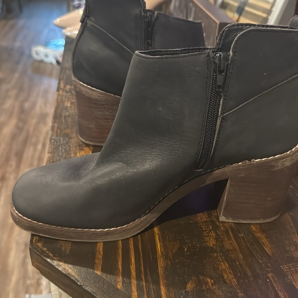 Crown Vintage Square Toe Boots - Picture 4 of 5